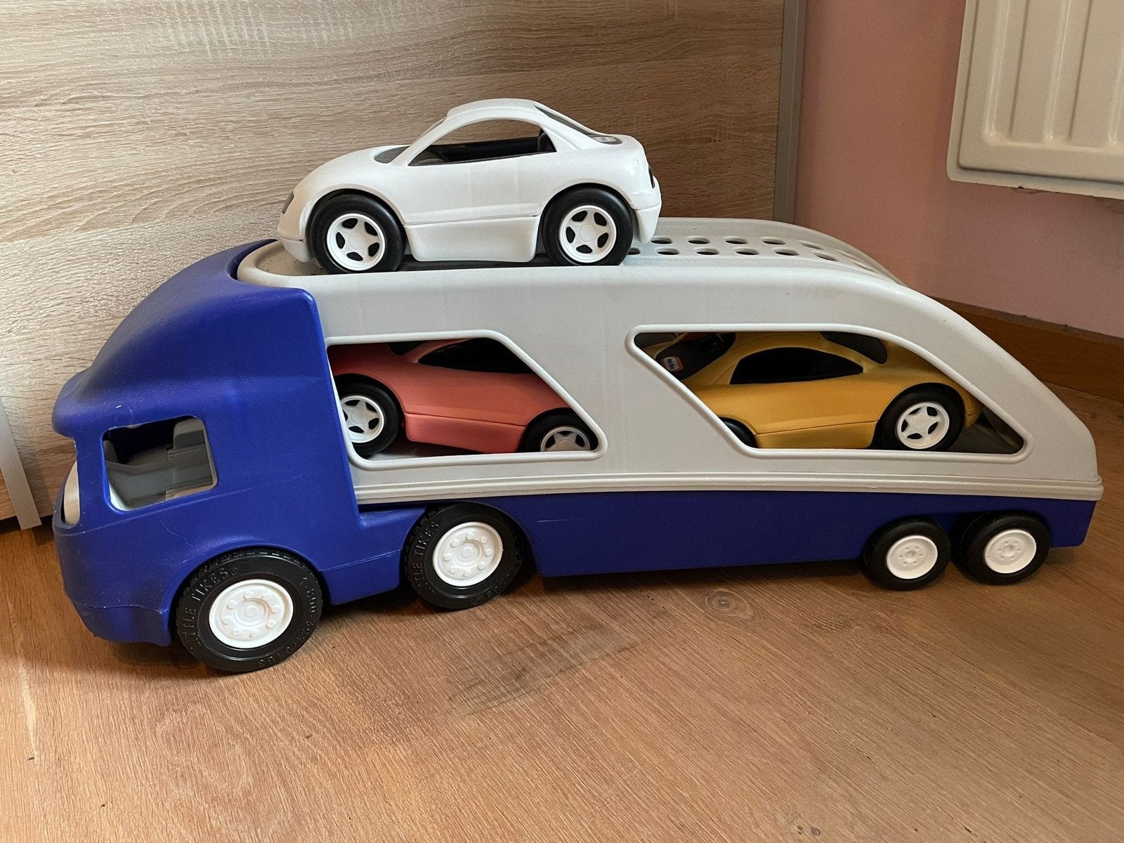 Little tikes Grote speelgoed autotransporter met 3 auto's, Kinderen en Baby's, Speelgoed | Speelgoedvoertuigen, Gebruikt, Ophalen