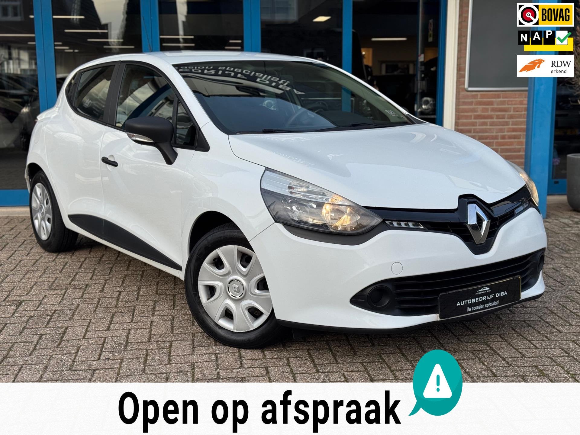 Renault Clio 0.9 TCe Authentique 2015 WIT AIRCO NAP, Auto's, Voorwielaandrijving, Stof, Gebruikt, Start-stop-systeem
