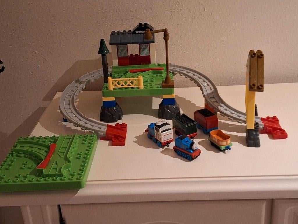 Mega Blocks Thomas de Trein veel in een krat, Ophalen of Verzenden, Zo goed als nieuw