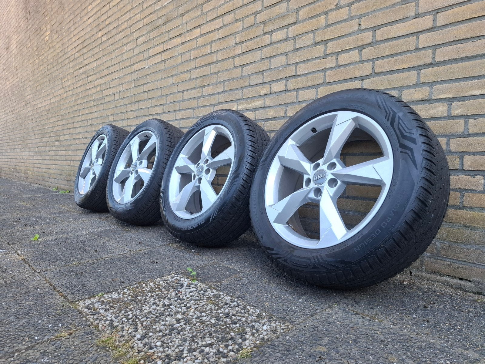 Originele 19" Audi Q3 F3 velgen + goede Vredestein banden, Banden en Velgen, 235 mm, Zomerbanden, Ophalen