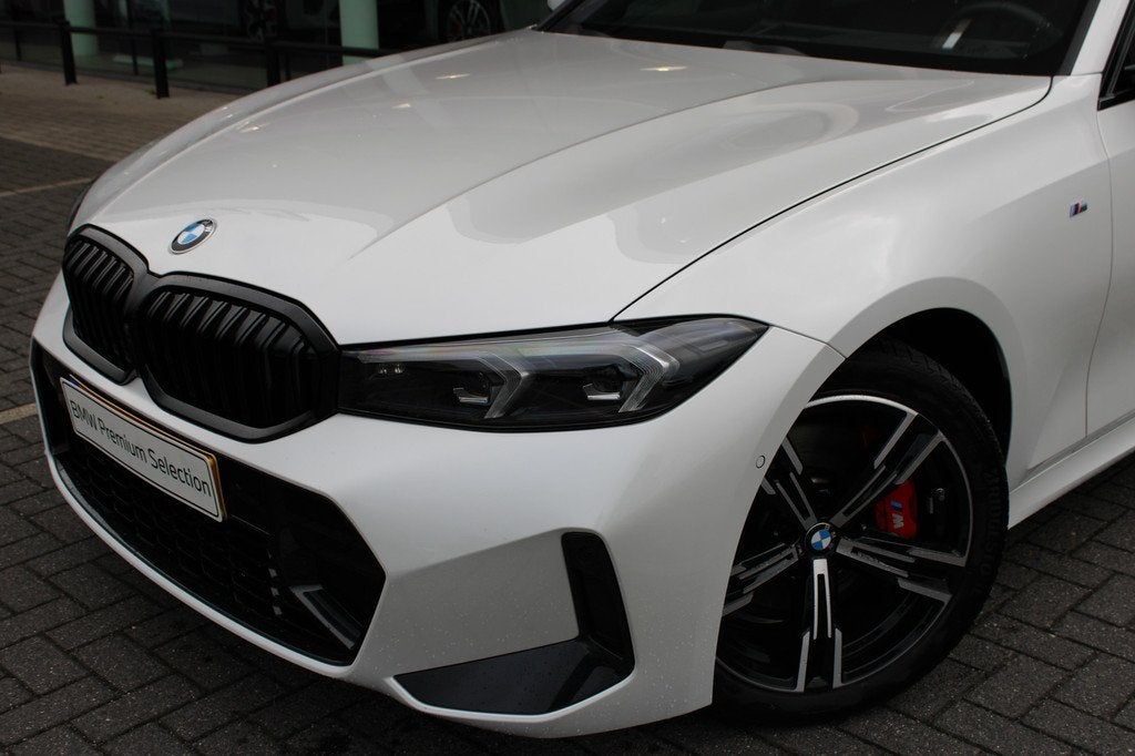 BMW 3 Serie Touring 330i xDrive Innovation pack / M Sport PR, Auto's, 4 cilinders, Met garantie (alle), Wit, Vierwielaandrijving