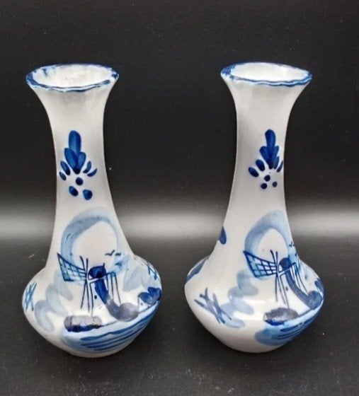 Set van 2 handgeschilderde Delfts Blauwe vaasjes., Ophalen