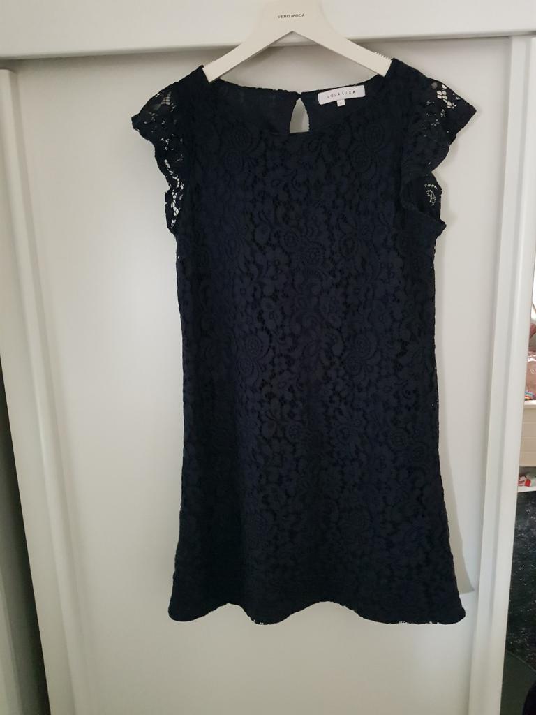 lola liza  blauwe kanten jurk mt s, Verzenden, Nieuw, Maat 38/40 (M), Blauw