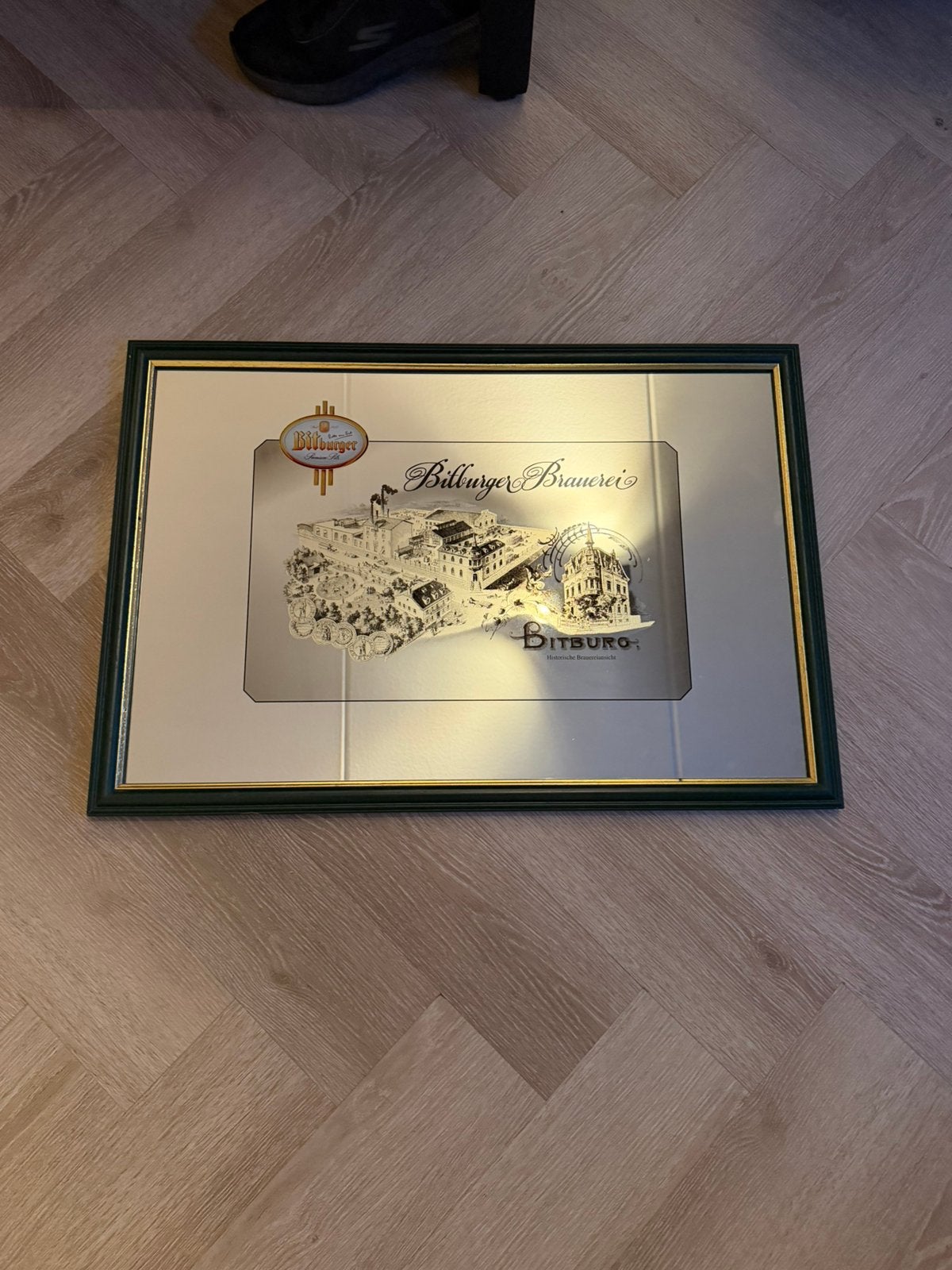 Originele bitburg bier spiegel lijst, Ophalen of Verzenden, Zo goed als nieuw, Reclamebord, Plaat of Schild, Overige merken