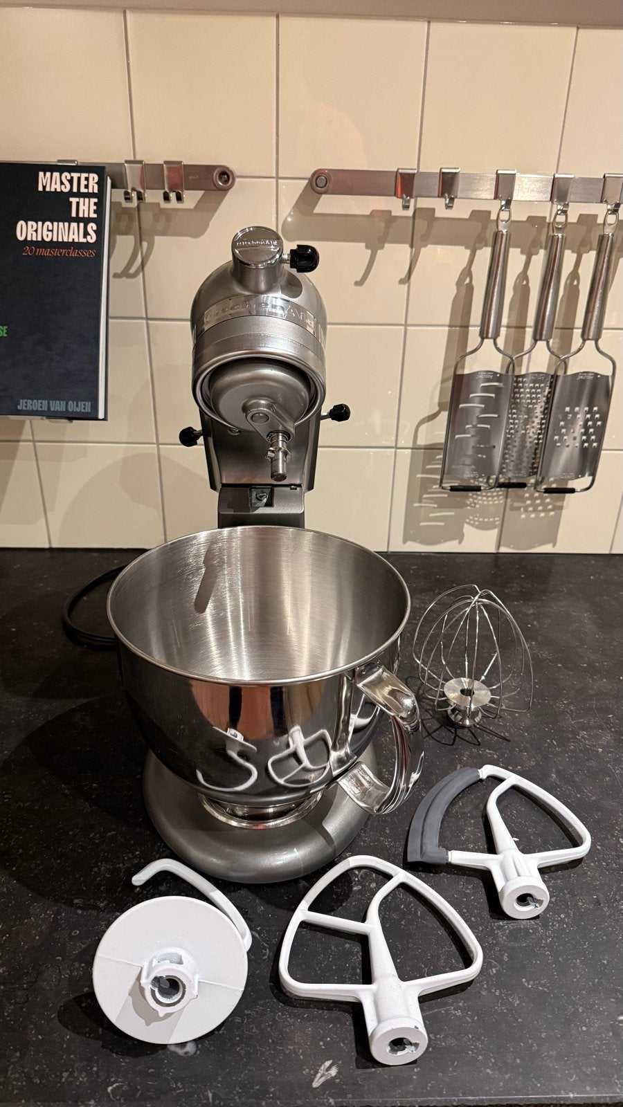 KitchenAid Artisan KSM150 Keukenrobot keukenmixer- Mat Grijs, 4 liter of meer, Ophalen, Zo goed als nieuw, 3 snelheden of meer