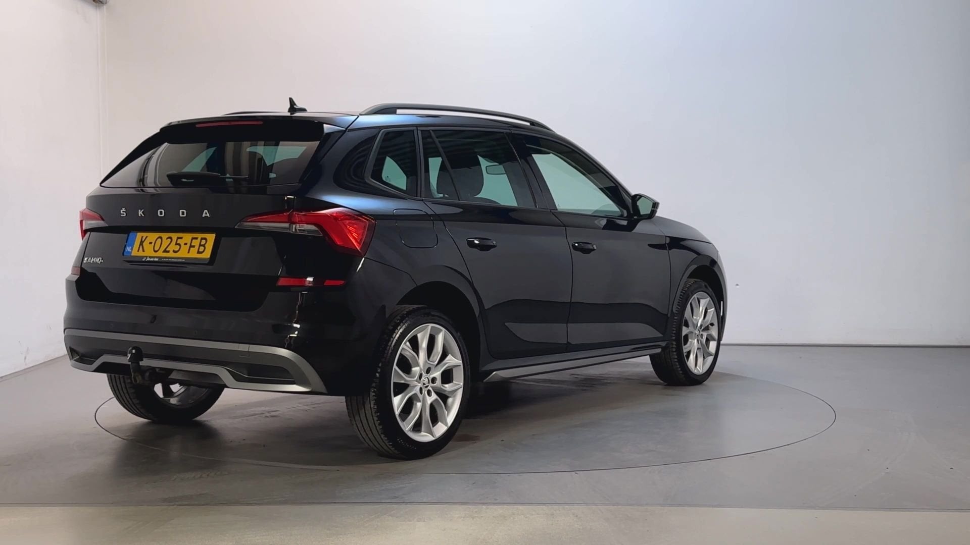 Skoda Kamiq 1.0 TSI 110pk DSG Business Edition LED Virtual C, Dealer onderhouden, Stof, Gebruikt, Met garantie (alle)