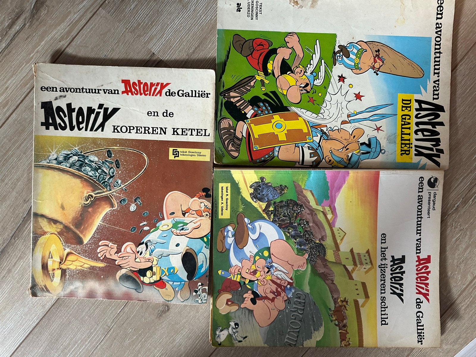 3 Asterix stripboeken: De Galliër, Koperen Ketel, IJzeren Sc, Meerdere stripboeken, Ophalen of Verzenden, Gelezen