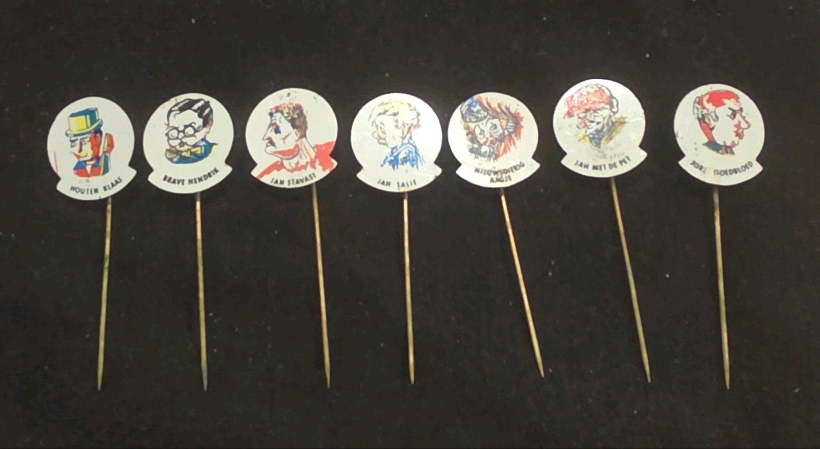 Vintage Prikkers / Speldjes - Houten Klaas, Brave Hendrik., Ophalen of Verzenden, Gebruikt, Figuurtje, Speldje of Pin