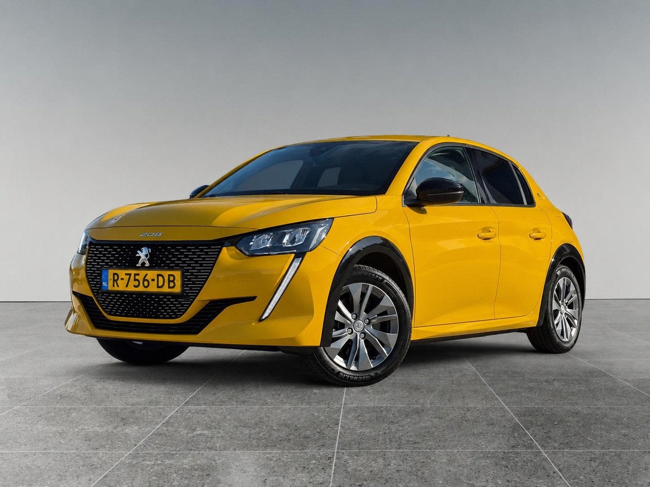 Peugeot e-208 Allure Pack EV 3-FASEN 50kWh 136pk | CAMERA |, Auto's, Automaat, Dealer onderhouden, 136 pk, Gebruikt