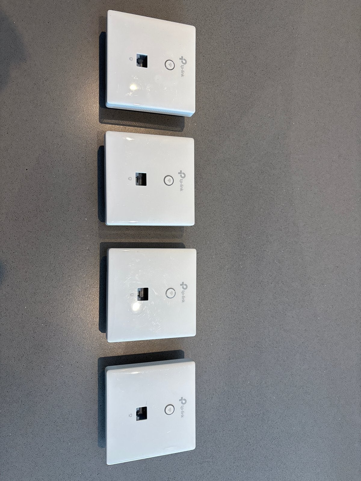 TP-Link Powerline Adapters EAP 230-Wall (EU) (4 stuks), Ophalen of Verzenden, Zo goed als nieuw