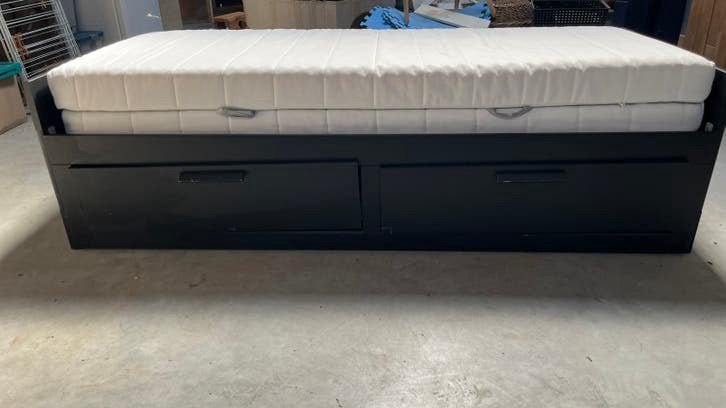Ikea uitschuifbaar bed met lades., Huis en Inrichting, Ophalen, Zo goed als nieuw, Eenpersoons, 90 cm