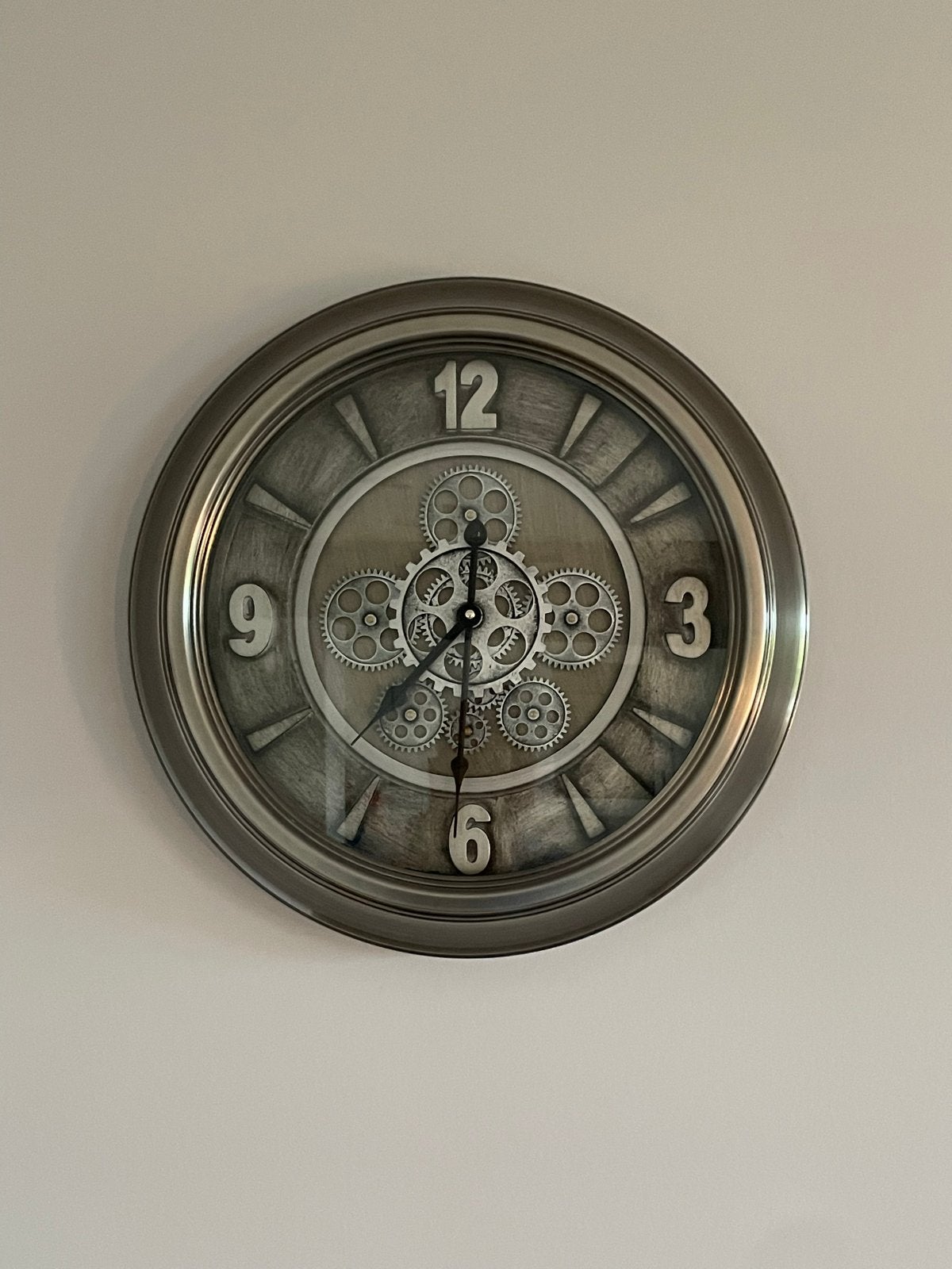 Stijlvolle Wandklok met Zichtbaar Uurwerk, Ophalen, Gebruikt, Wandklok