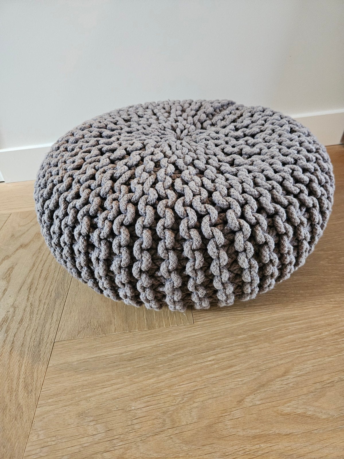 Poef - grijs - gebreid - als nieuw! van gerecycled katoen, Minder dan 50 cm, Rond, Minder dan 50 cm, Ophalen of Verzenden