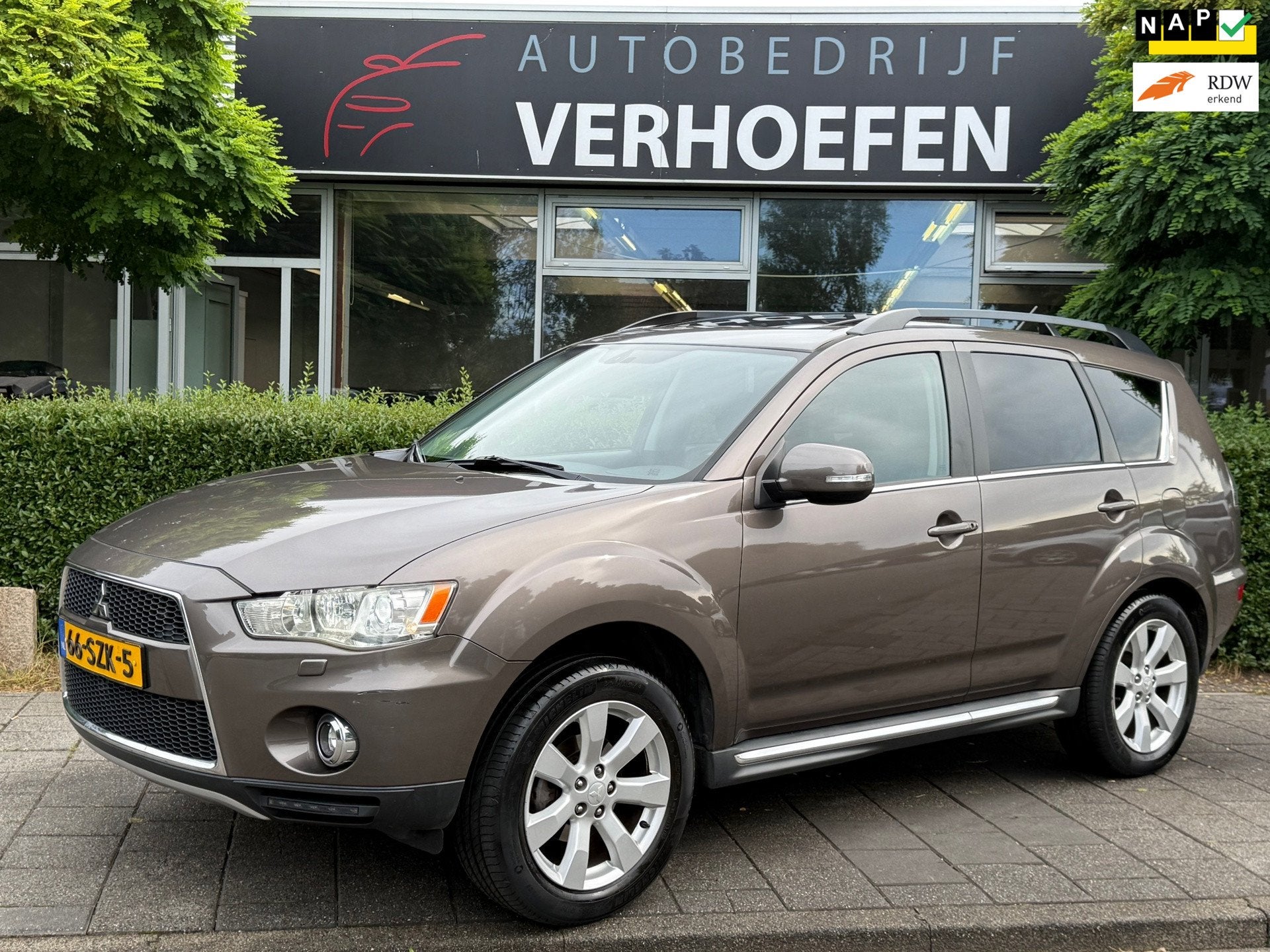 Mitsubishi Outlander 2.0 Edition Two - AUTOMAAT - PANORAMDAK, Auto's, Zwart, 4 cilinders, Bruin, Bedrijf