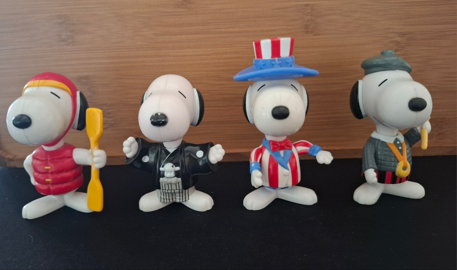 Snoopy Wereldreiziger figuurtjes 4 Stuks, Verzamelen, Poppetjes en Figuurtjes, Ophalen of Verzenden, Gebruikt