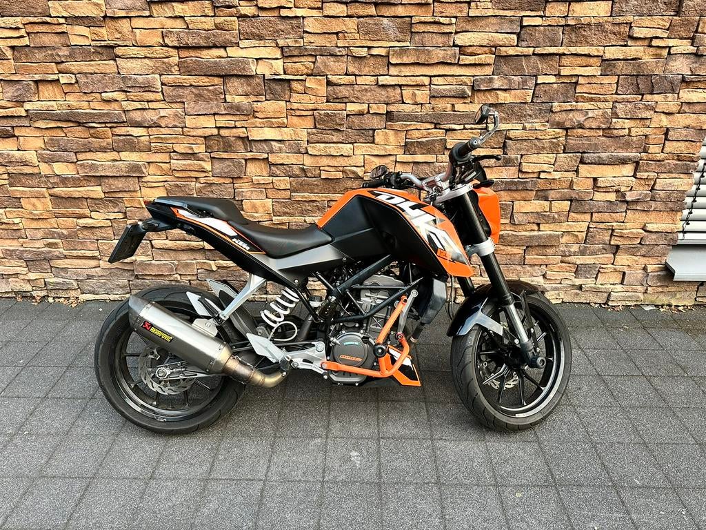 KTM Duke 125 cc - Akrapovic, Motoren, Motoren | KTM, Occasion, Particulier, 125 cc, 11 kW of minder