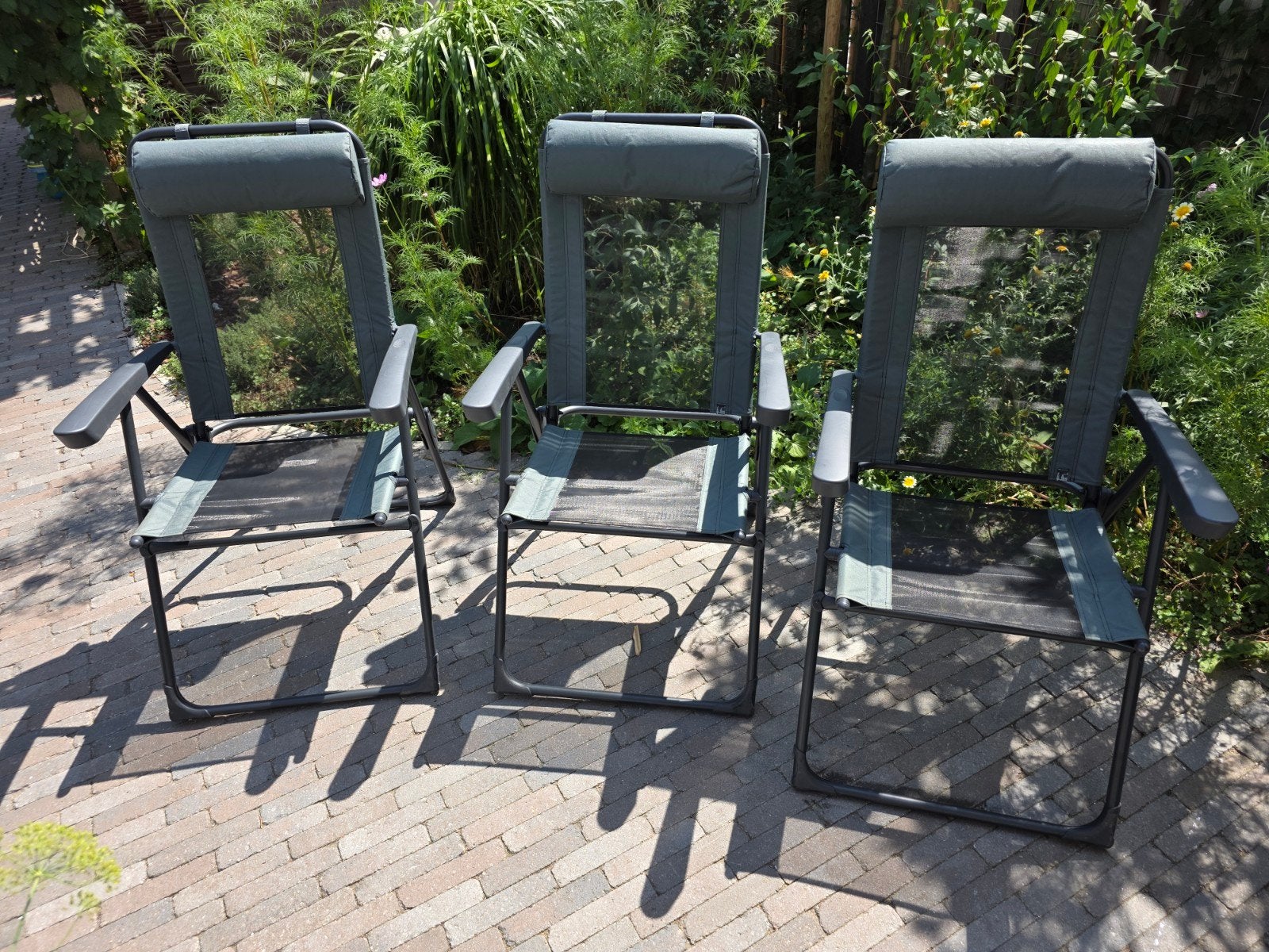drie Quechua campingstoelen  - 3 standen - nieuwstaat, Caravans en Kamperen, Ophalen, Zo goed als nieuw, Campingstoel
