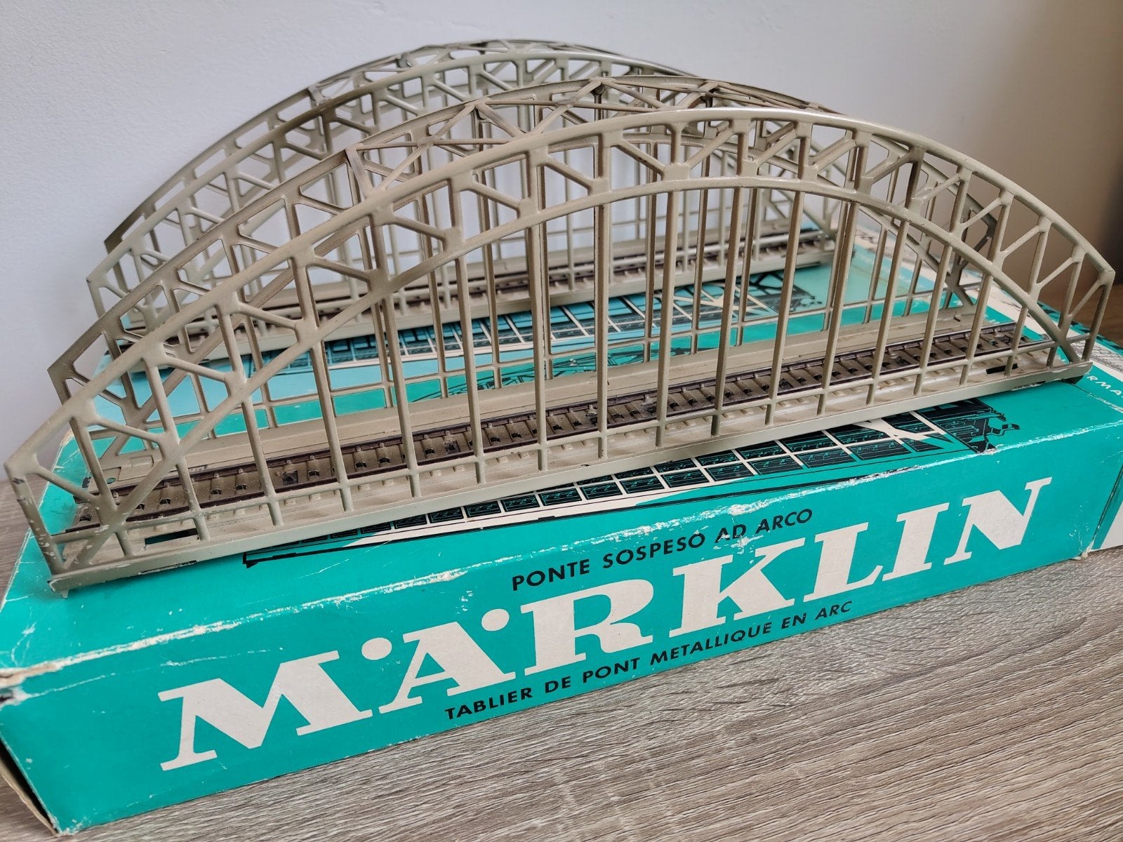 Märklin 7163 - metalen brug 36cm met doos, Hobby en Vrije tijd, Modeltreinen | H0, Wisselstroom, Brug, Tunnel of Gebouw, Ophalen of Verzenden