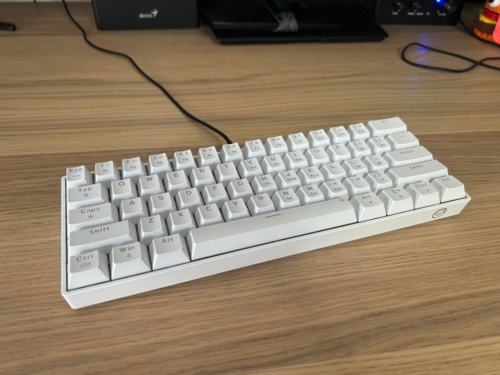 Wit mechanisch 60% toetsenbord Qware (rode switches) modded, Computers en Software, Toetsenborden, Refurbished, Ophalen of Verzenden