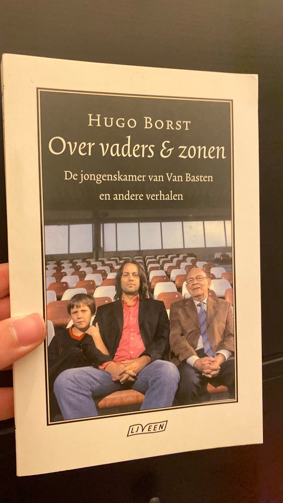 Hugo Borst - Over vaders & zonen, Ophalen of Verzenden, Gelezen, Sport