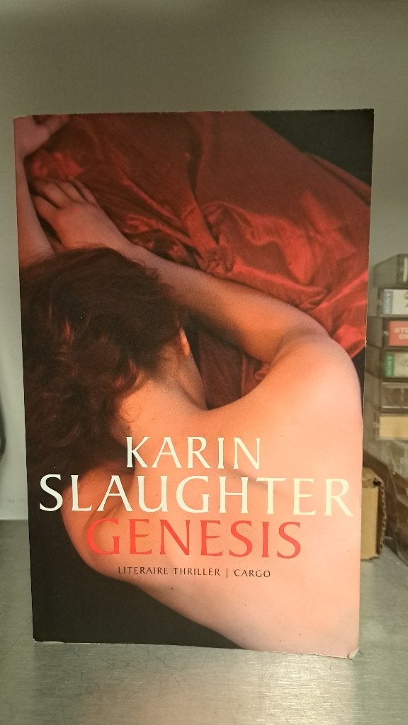 Karin Slaughter-Genesis (Z258-161), Ophalen of Verzenden, Zo goed als nieuw