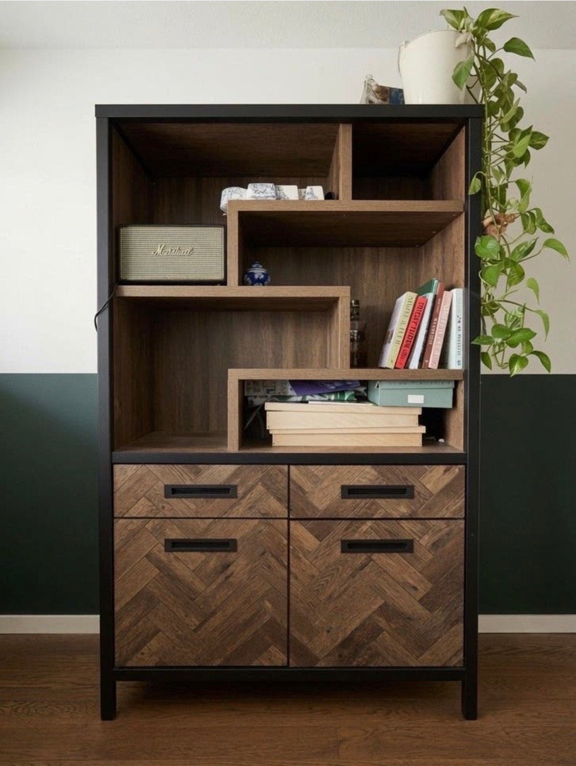 Haco Boekenkast/Dressoir met visgraatmotief en lades, Ophalen, 100 tot 150 cm, Zo goed als nieuw, Met lade(s)