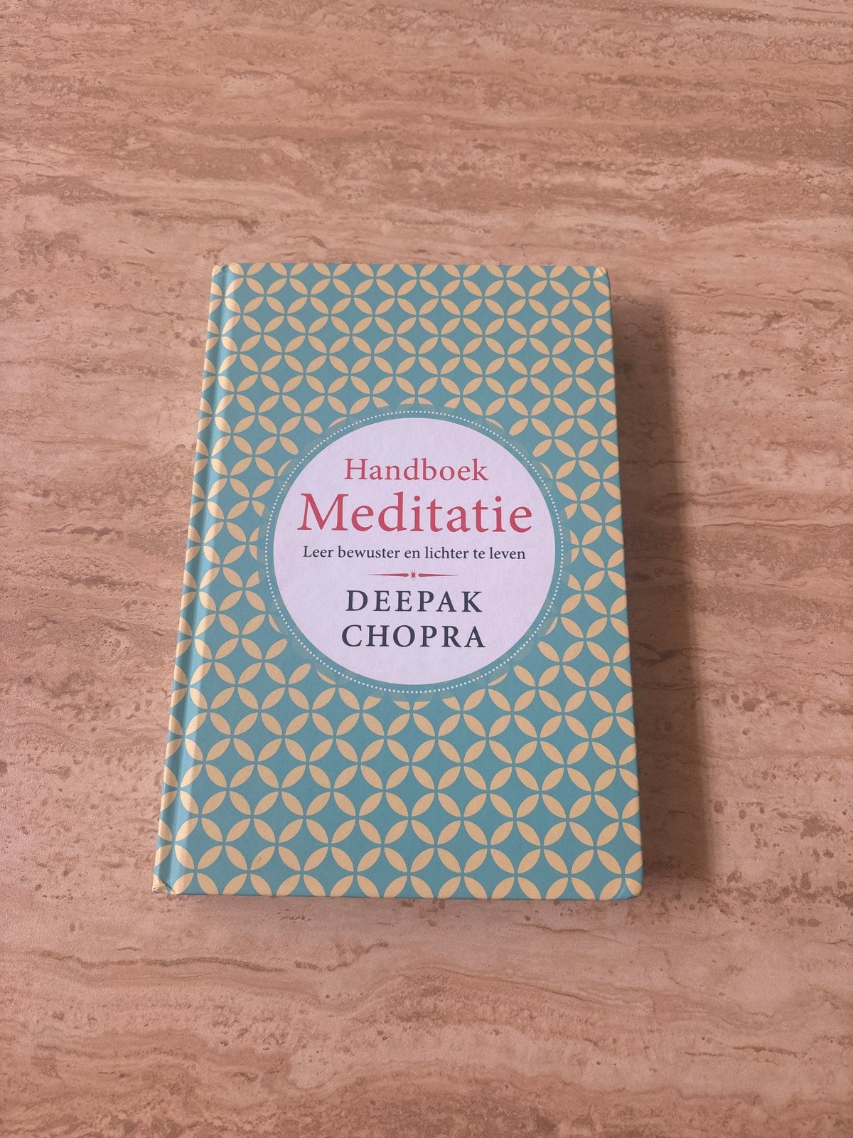 Handboek Meditatie - Leer bewuster en lichter te leven, Boeken, Esoterie en Spiritualiteit, Zo goed als nieuw, Instructieboek