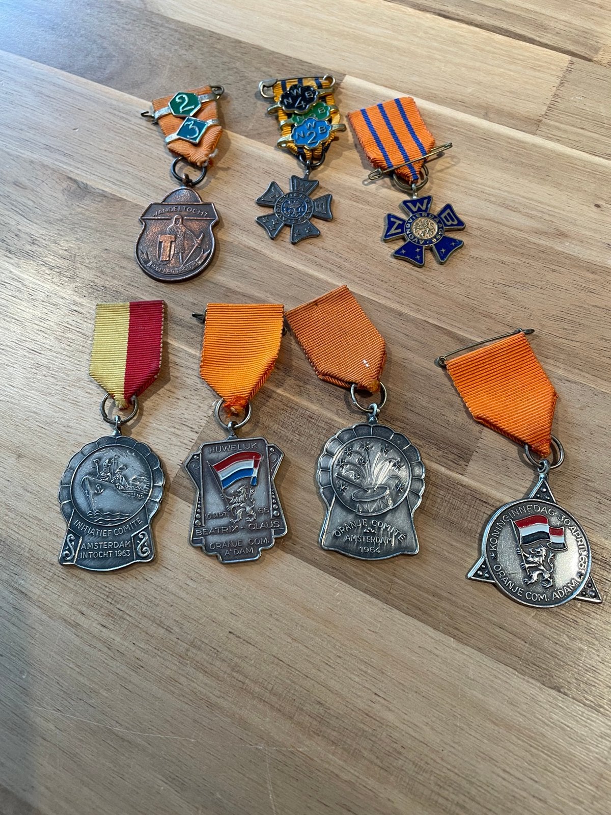 Oranje comite, sinterklaas enz, medialles, Ophalen of Verzenden, Gebruikt, Overige onderwerpen, Speldje of Pin