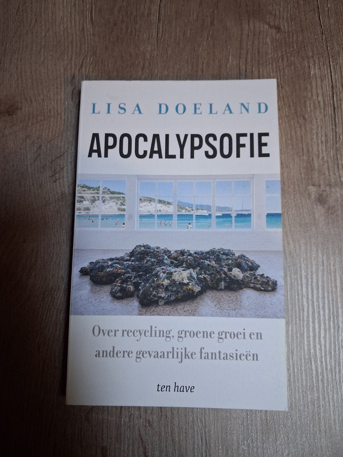 Lisa Doeland - Apocalypsofie, Ophalen of Verzenden, Zo goed als nieuw, Lisa Doeland