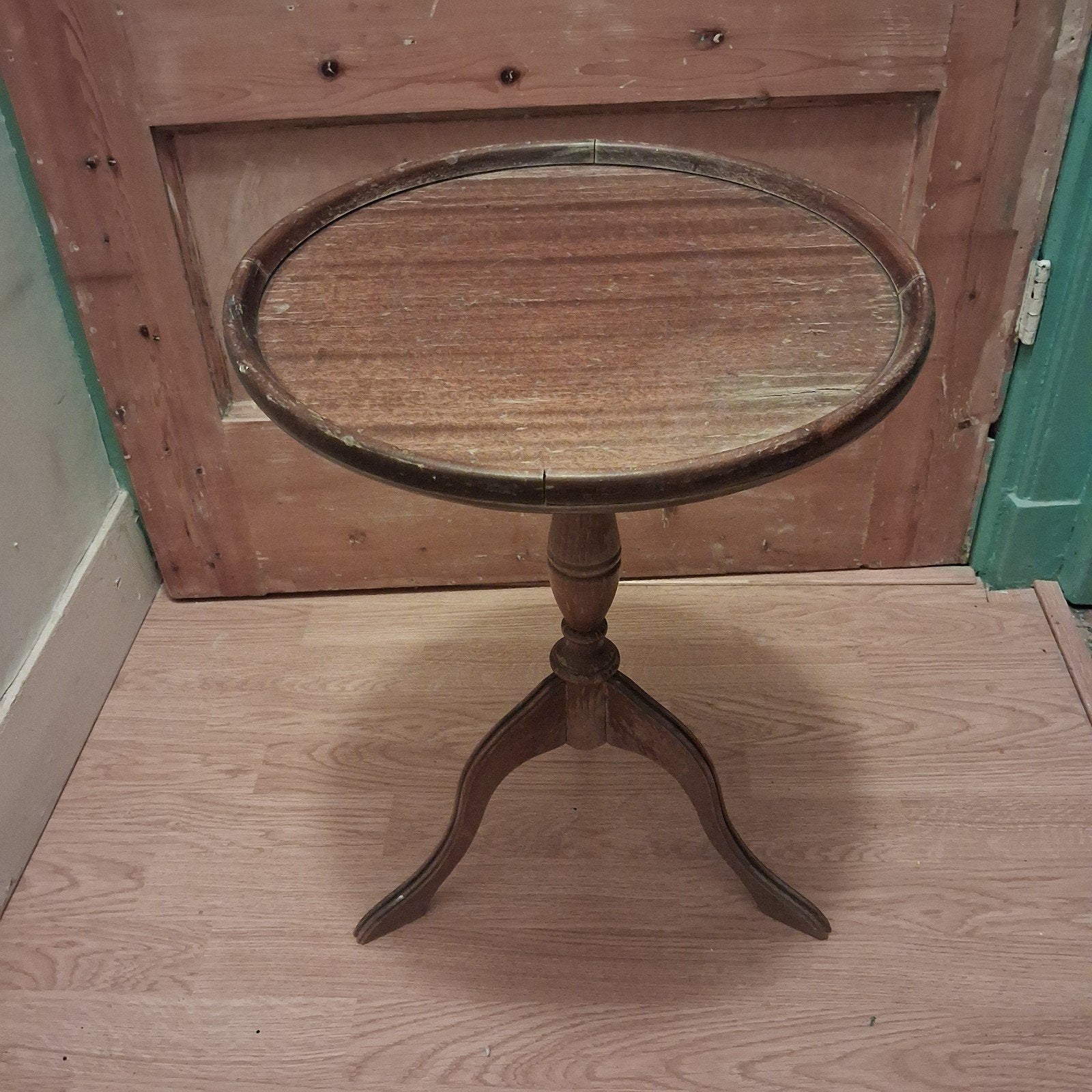 Houten bijzettafeltje, Ophalen
