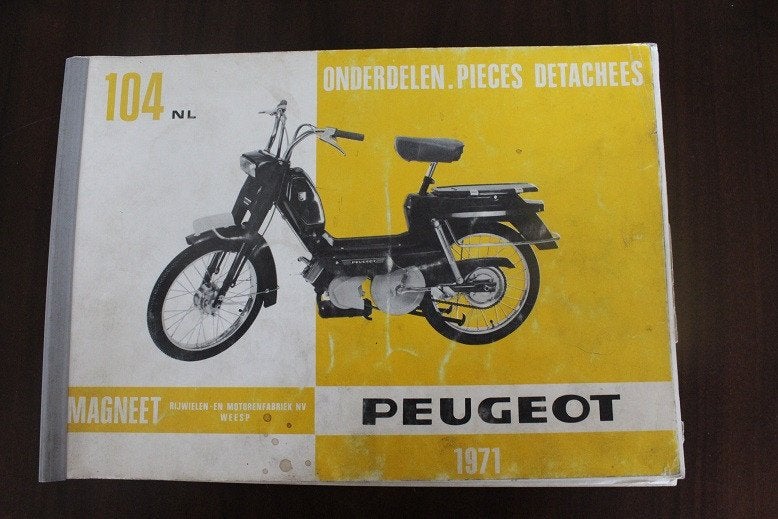 Peugeot 104 NL 1971 onderdelen boek Magneet bromfiets, Ophalen of Verzenden, Gebruikt