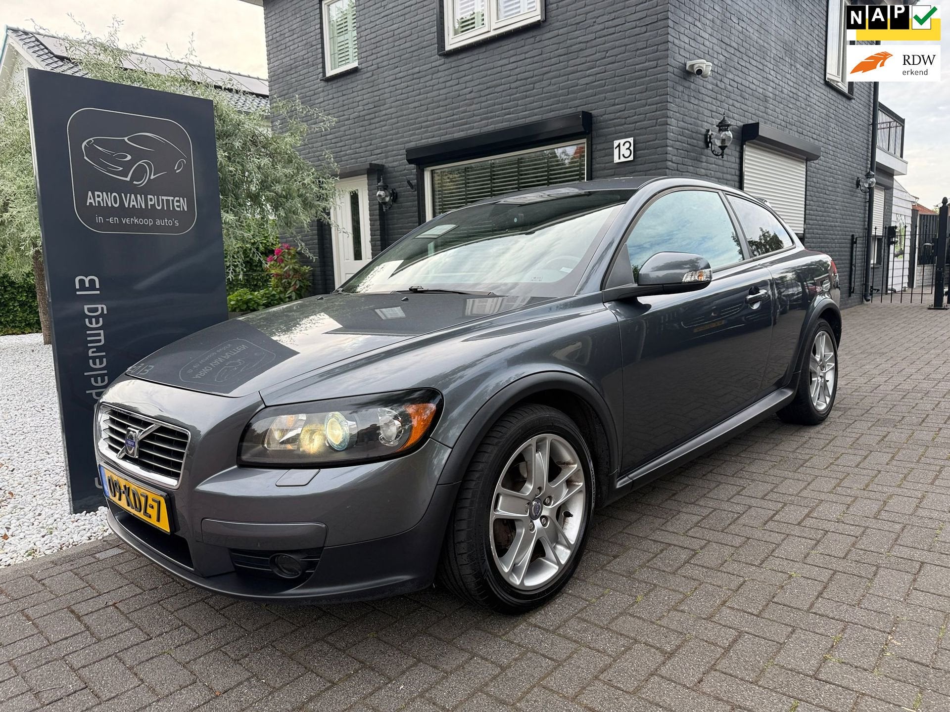 Volvo C30 1.8 Sport /Leer /Dynaudio /Trekhaak, Auto's, Volvo, 125 pk, Zwart, 4 cilinders, 4 stoelen