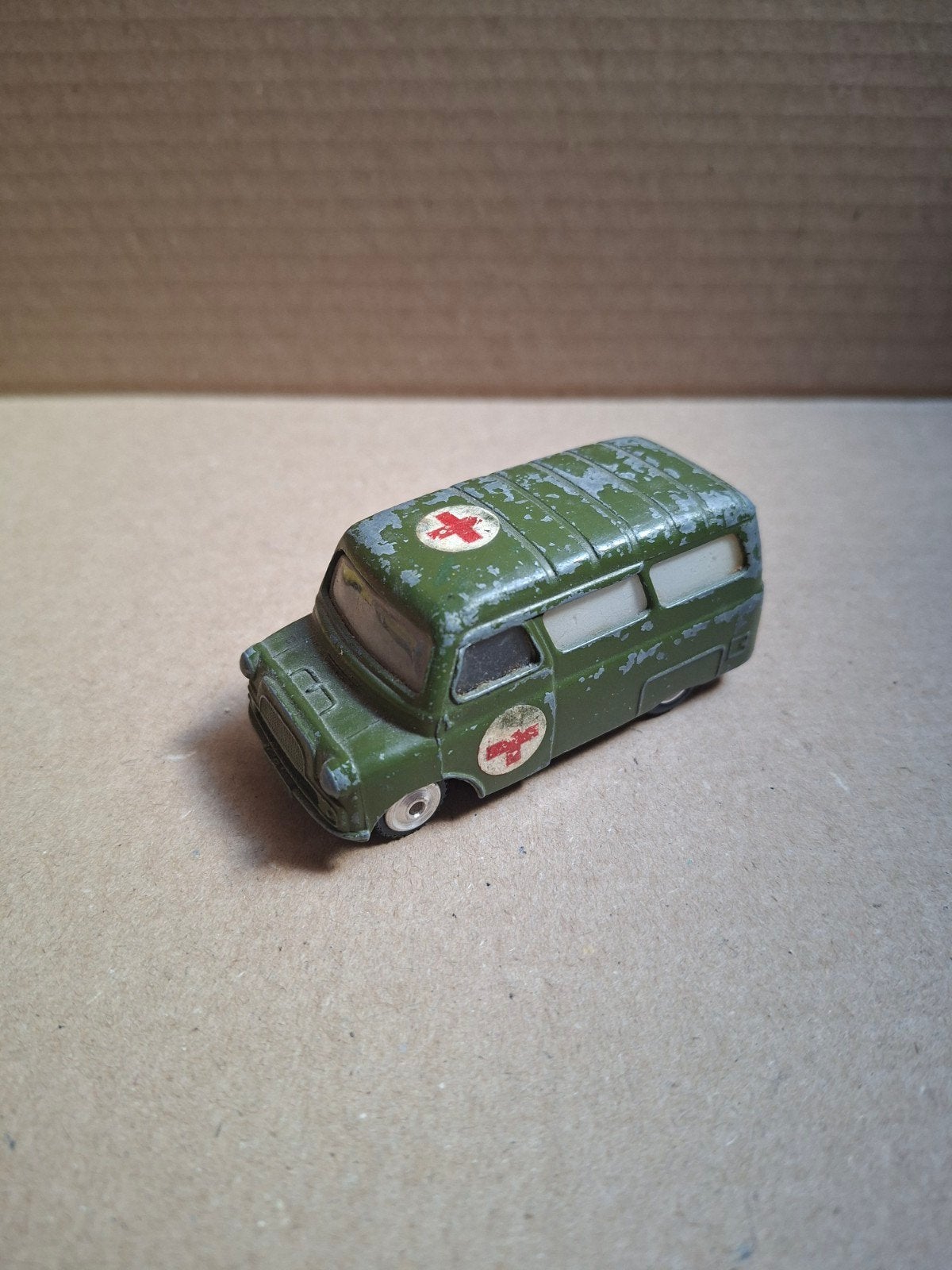 Corgi Toys Bedford Utilicon Ambulance - Bespeeld, Ophalen of Verzenden, Gebruikt, Auto, Corgi