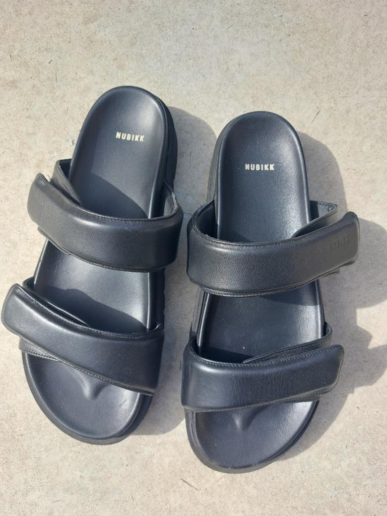 Nieuwe Nubikk slippers maat 41, Kleding | Dames, Schoenen, Ophalen of Verzenden, Nieuw, Zwart