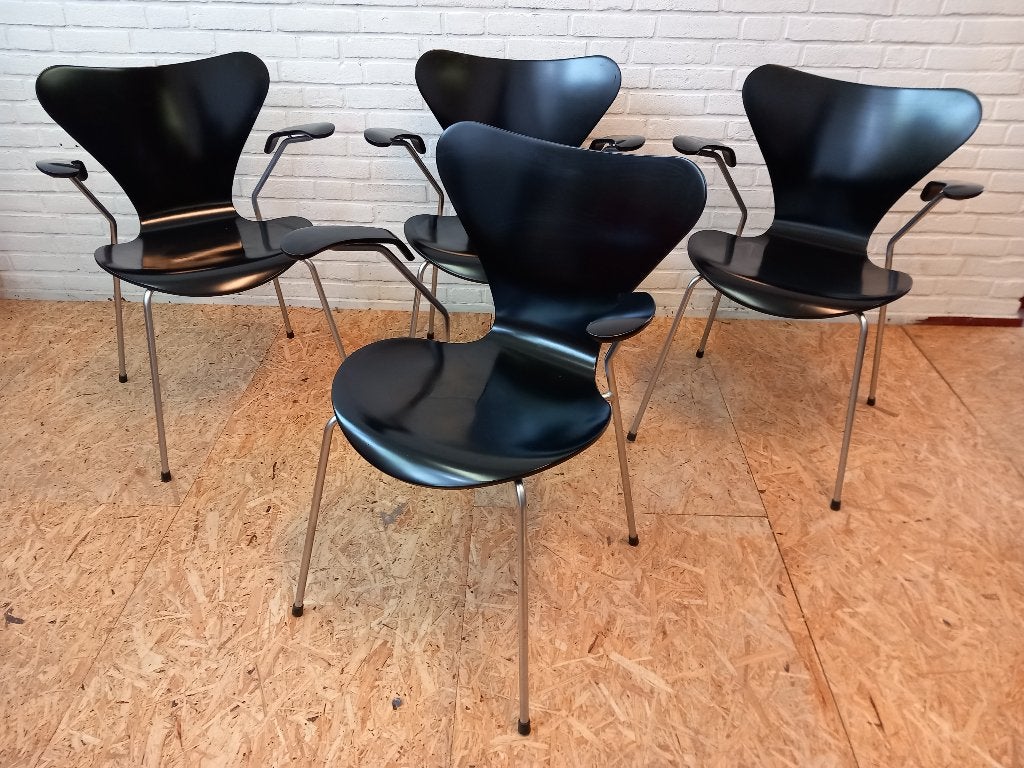 Arne Jacobsen vlinderstoelen, Bruin, Ophalen of Verzenden, Zo goed als nieuw, Eén