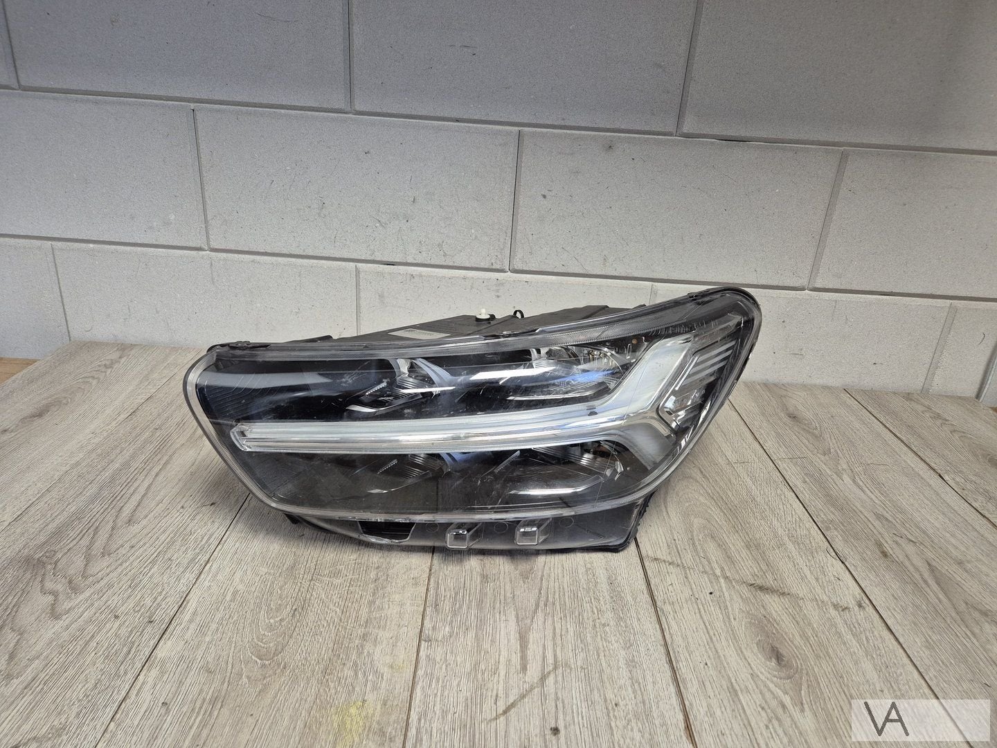 Volvo XC40 2016 - 2022 koplamp links LED met module 31655988, Gebruikt, -, -, Ophalen of Verzenden
