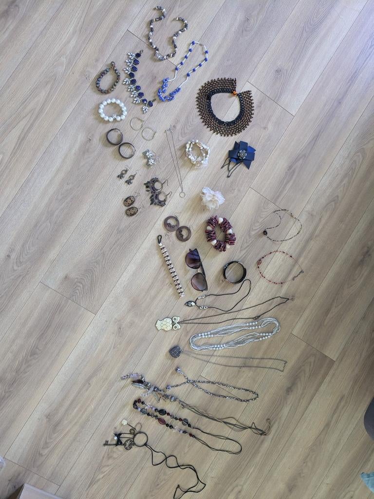 Grote collectie sieraden: kettingen, armbanden, oorbellen, Overige materialen, Gebruikt, Met edelsteen, Overige kleuren