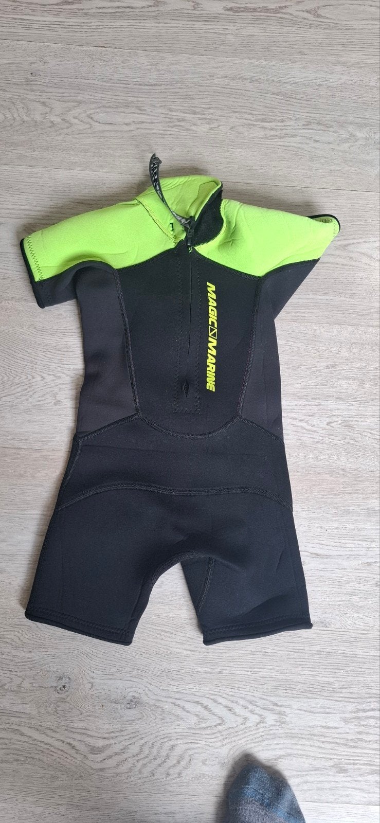 Wetsuit Magic Marine, maat 116, zo goed als nieuw, Ophalen, Jongen of Meisje, Sport- of Zwemkleding, Zo goed als nieuw