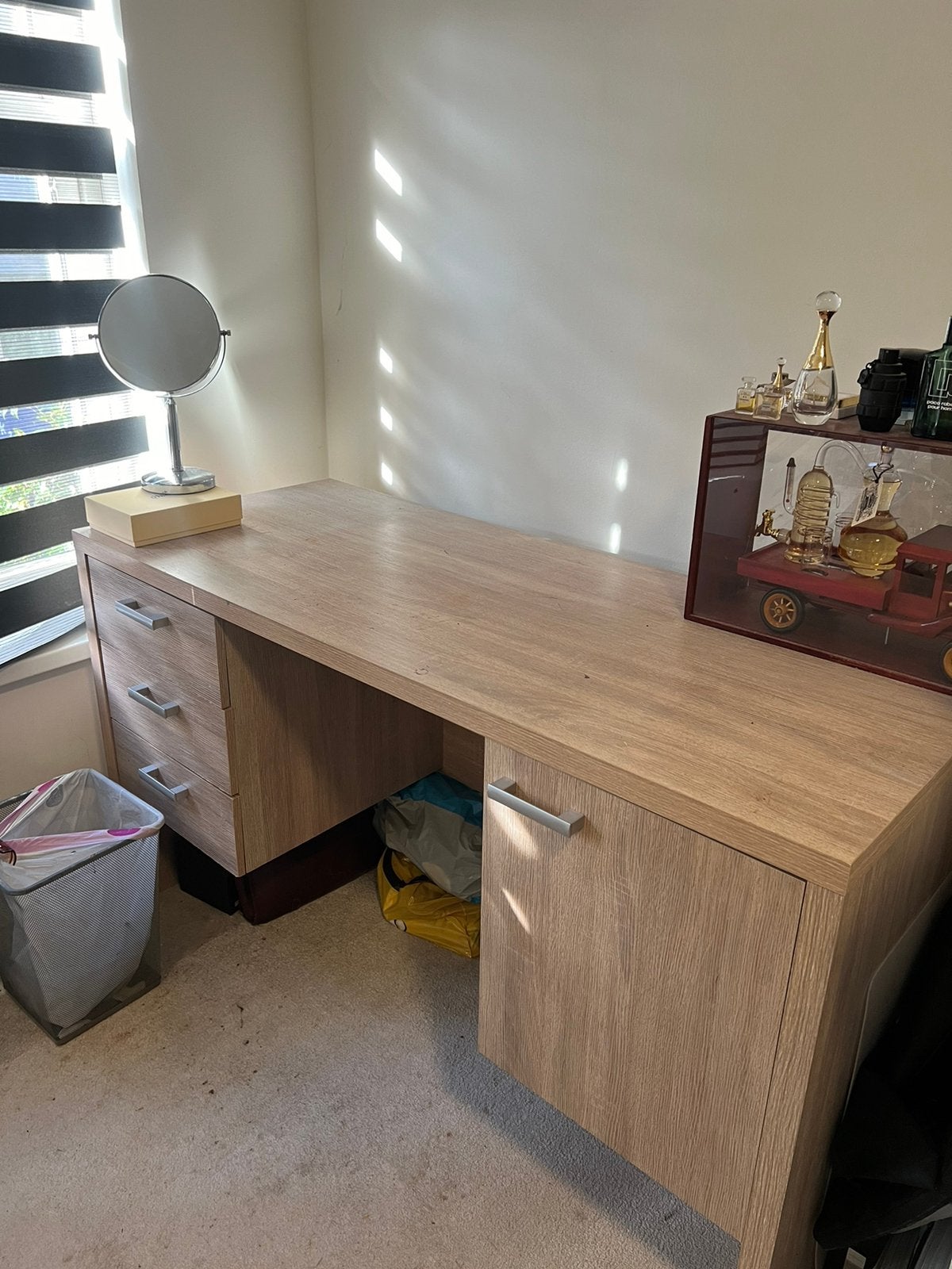 Bureau hout met veel opberg, Ophalen, Gebruikt
