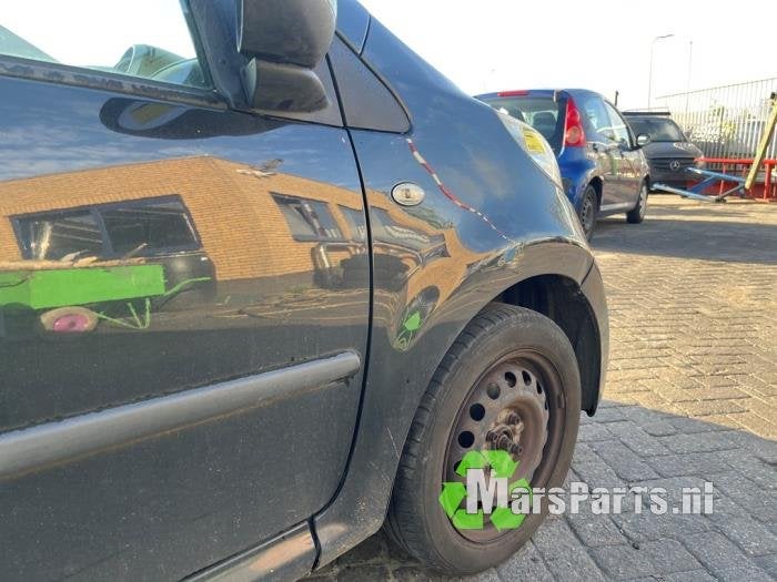 Scherm rechts-voor van een Peugeot 107 (EXZ), Gebruikt, -, -, Ophalen of Verzenden