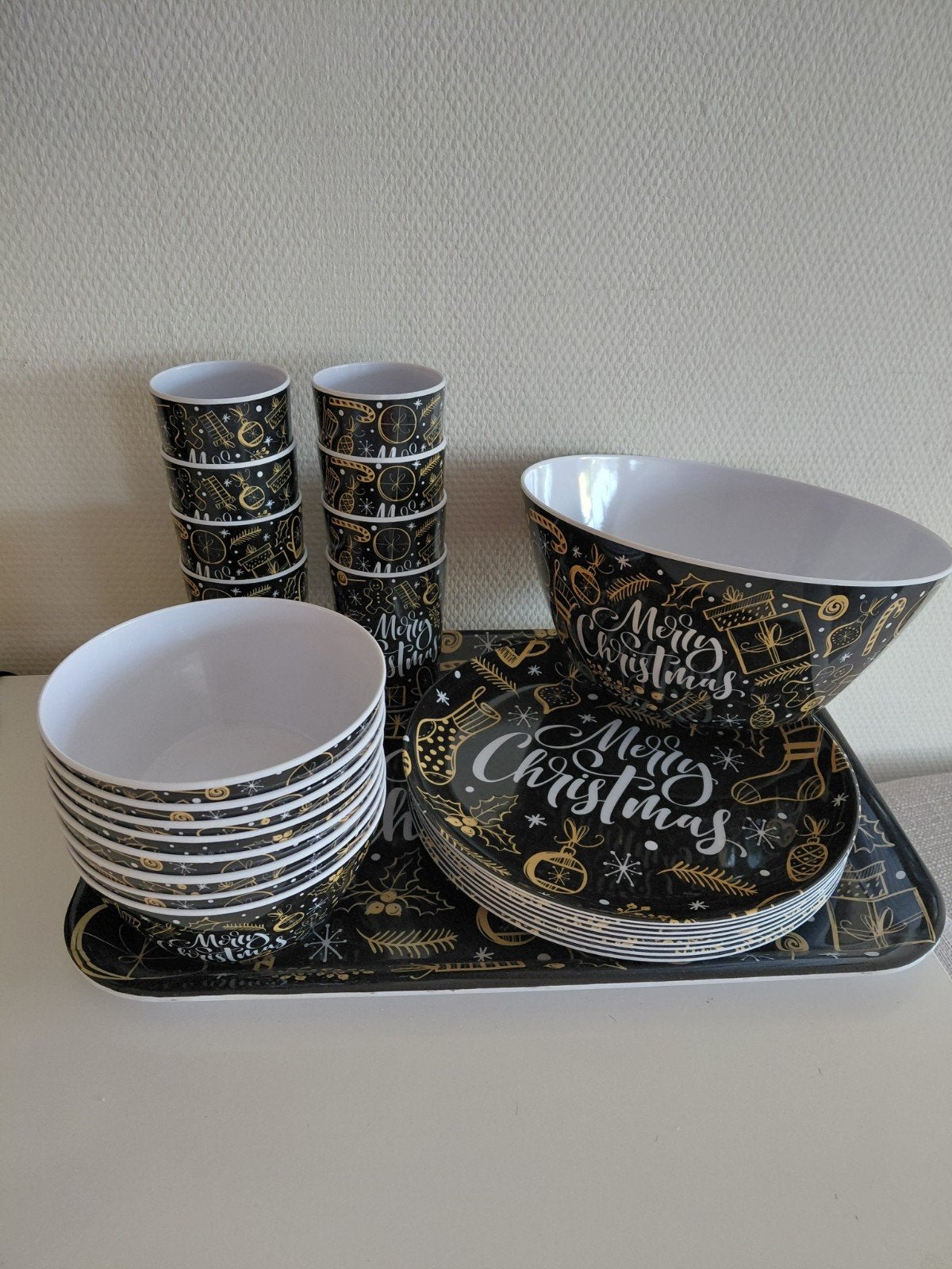 Kerst servies set - Borden, kommen, bekers, schaal, Overige materialen, Gebruikt, Ophalen of Verzenden, Overige stijlen