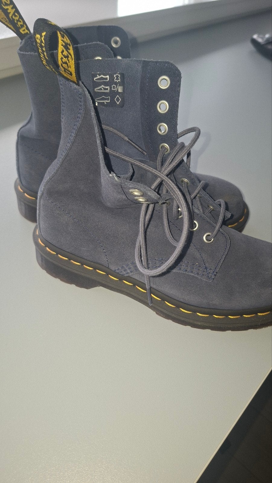 Dr. Martens suède blauw maat 38, Blauw, Lage of Enkellaarzen, Ophalen of Verzenden, Dr. Martens