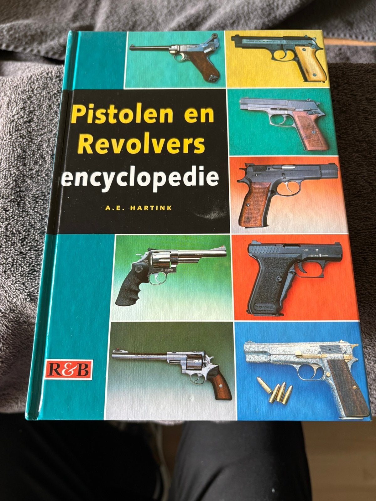 Pistolen en Revolvers encyclopedie - A.E. Hartink, Ophalen of Verzenden, Gelezen, Overige onderwerpen, Los deel