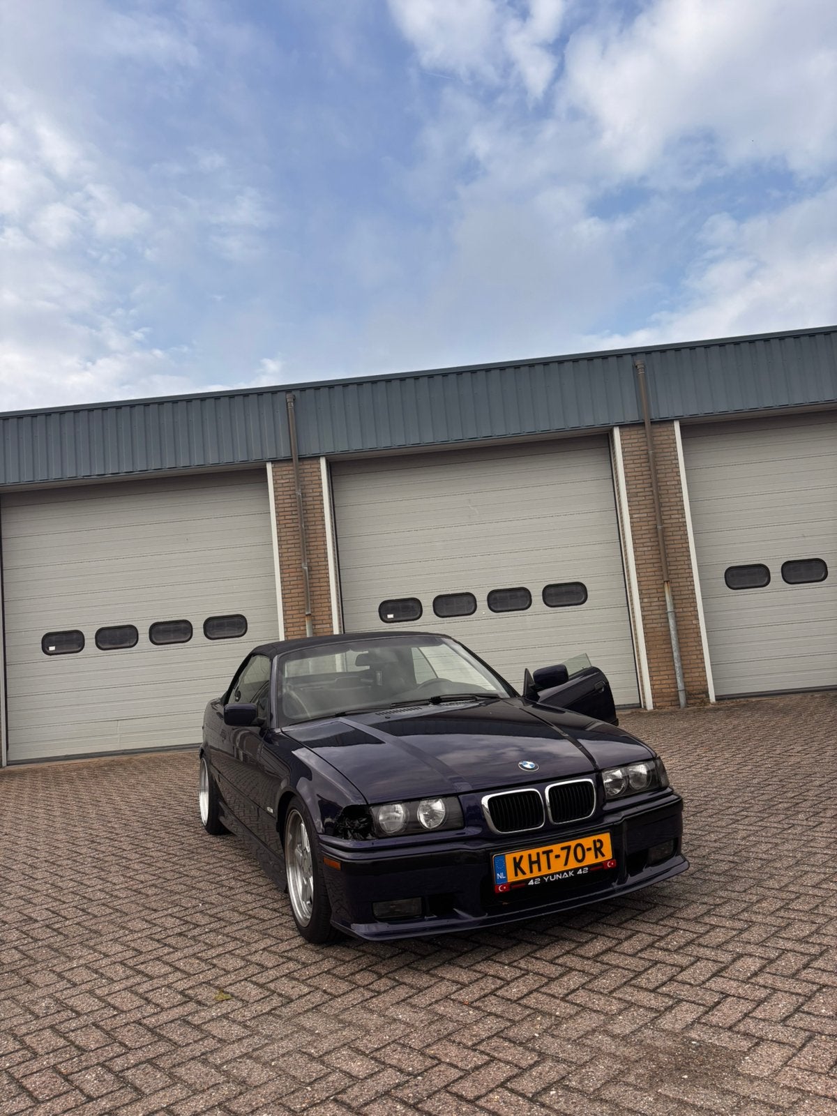 BMW e36 320i motor defect!, Auto's, 1385 kg, Overige kleuren, Cabriolet, 4 stoelen