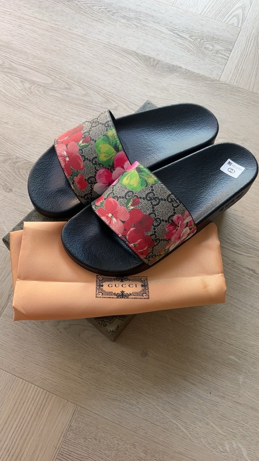 Gucci 43, Ophalen of Verzenden, Zo goed als nieuw, Zwart