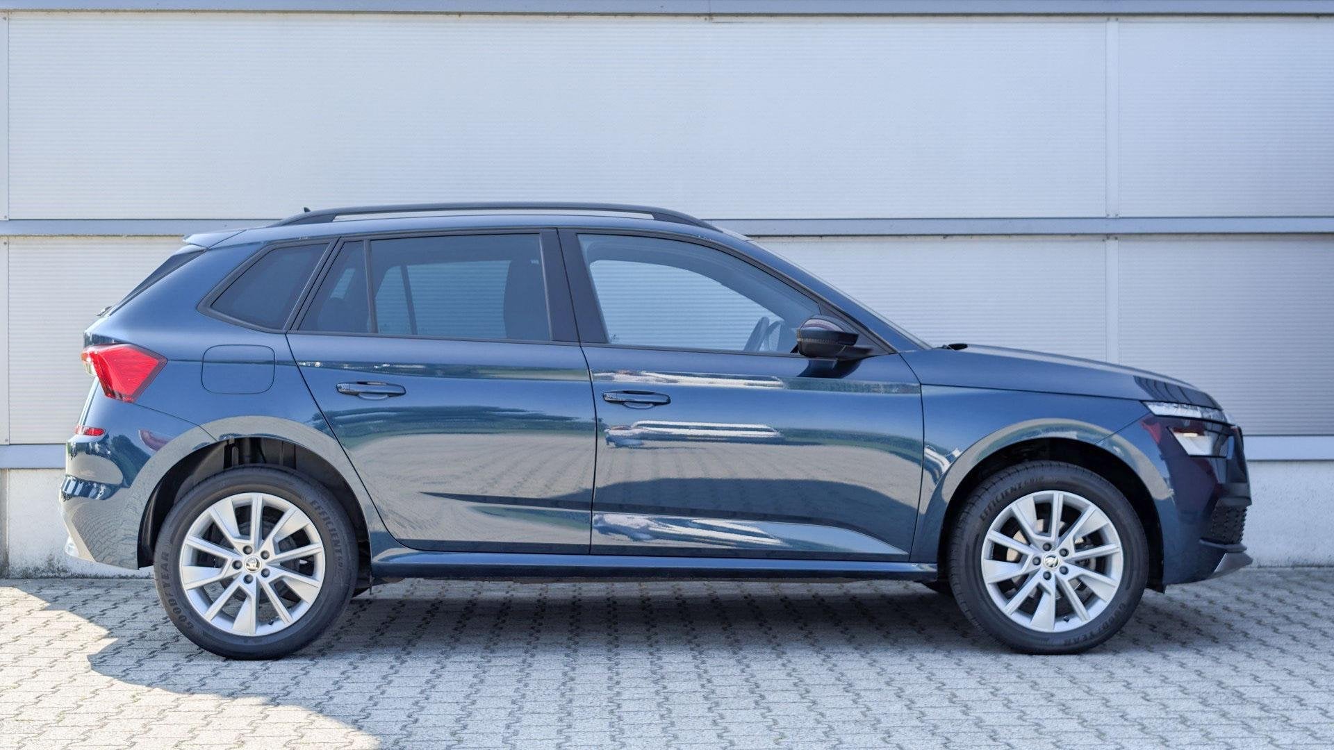 Skoda Kamiq 1.0 TSI 110pk Sport Business | Trekhaak | Smart, Auto's, Skoda, 12 maanden, Gebruikt, Blauw, 49 €/maand