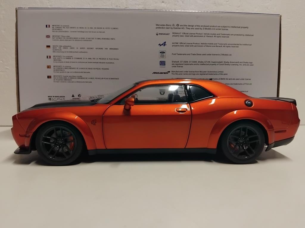 Dodge Challenger SRT Hellcat bodykit metallic Solid 1:18 KRD, Ophalen of Verzenden, Zo goed als nieuw, Auto, Overige merken