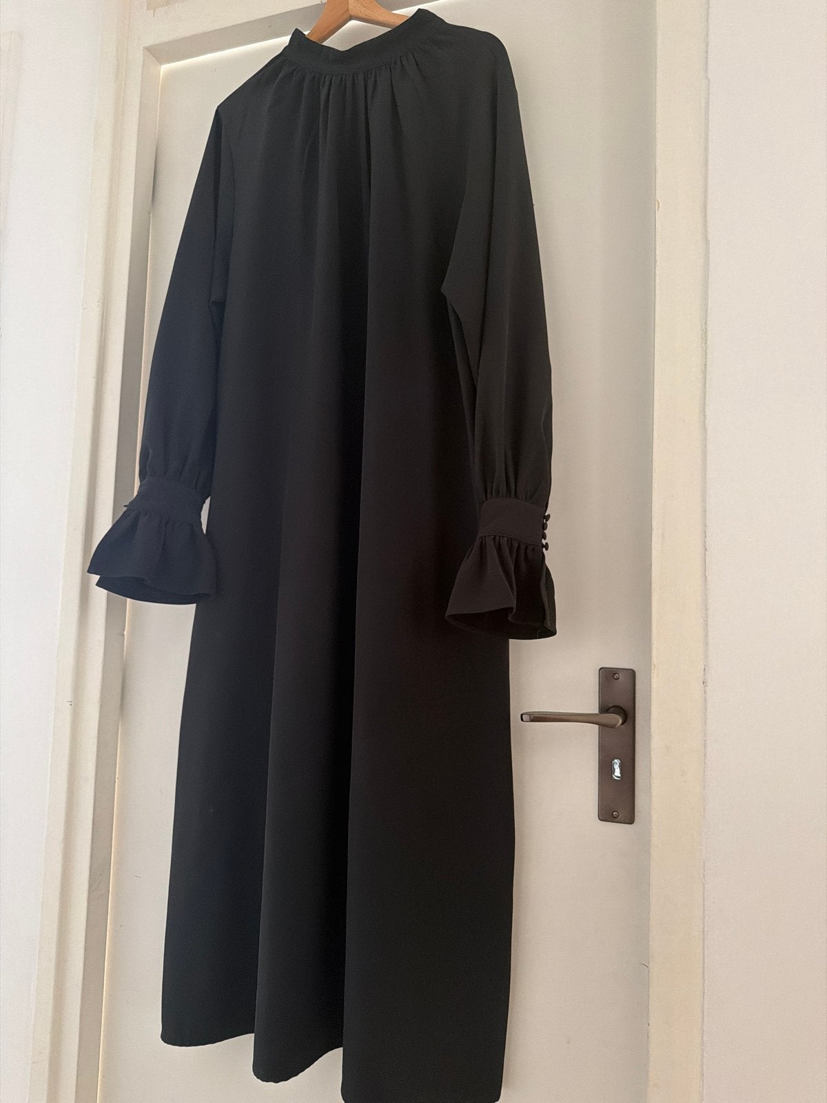 Zwarte Merrachi abaya  met hoge hals en ruches mouwen, Kleding | Dames, Maat 38/40 (M), Verzenden, Zwart, Zo goed als nieuw