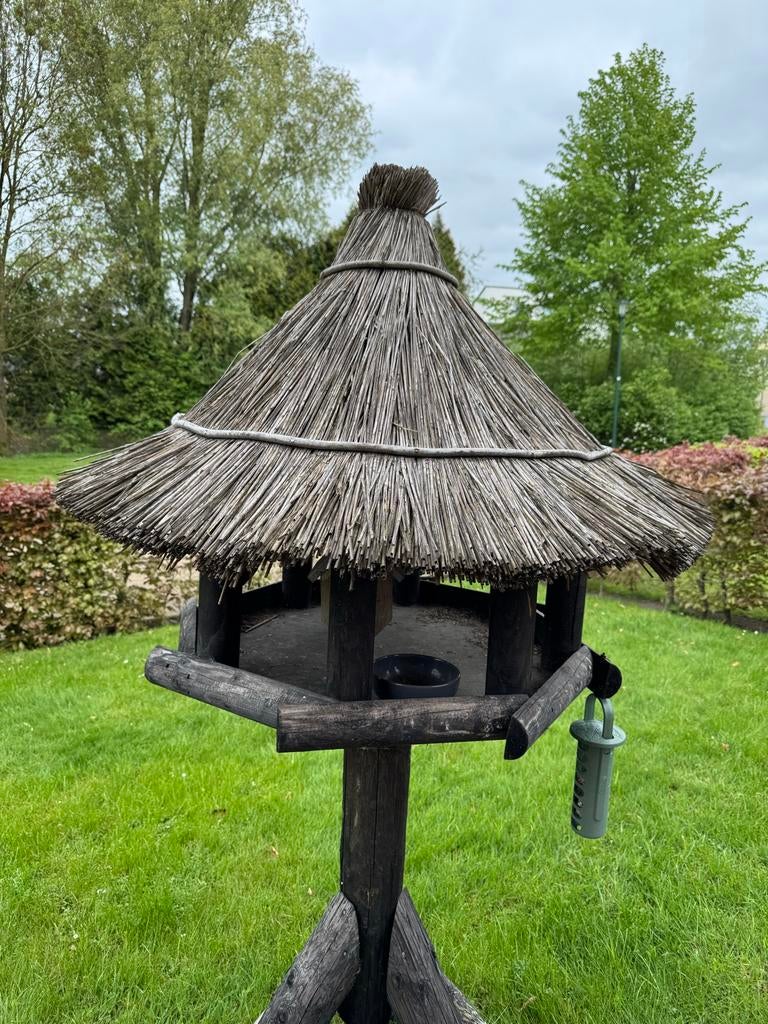 XXL vogelvoederhuis met rieten dak, Ophalen of Verzenden, Gebruikt
