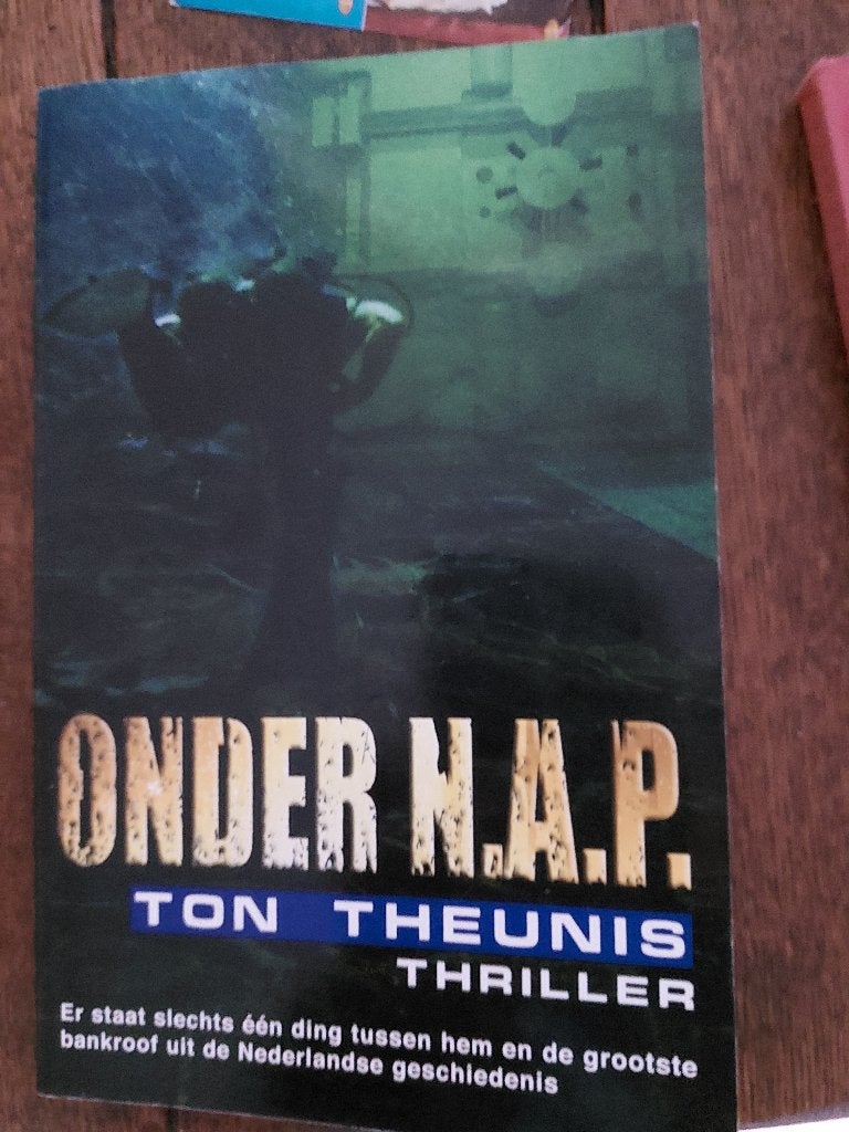 onder n.a.p. - ton theunis, Ophalen of Verzenden, Gelezen, Nederland